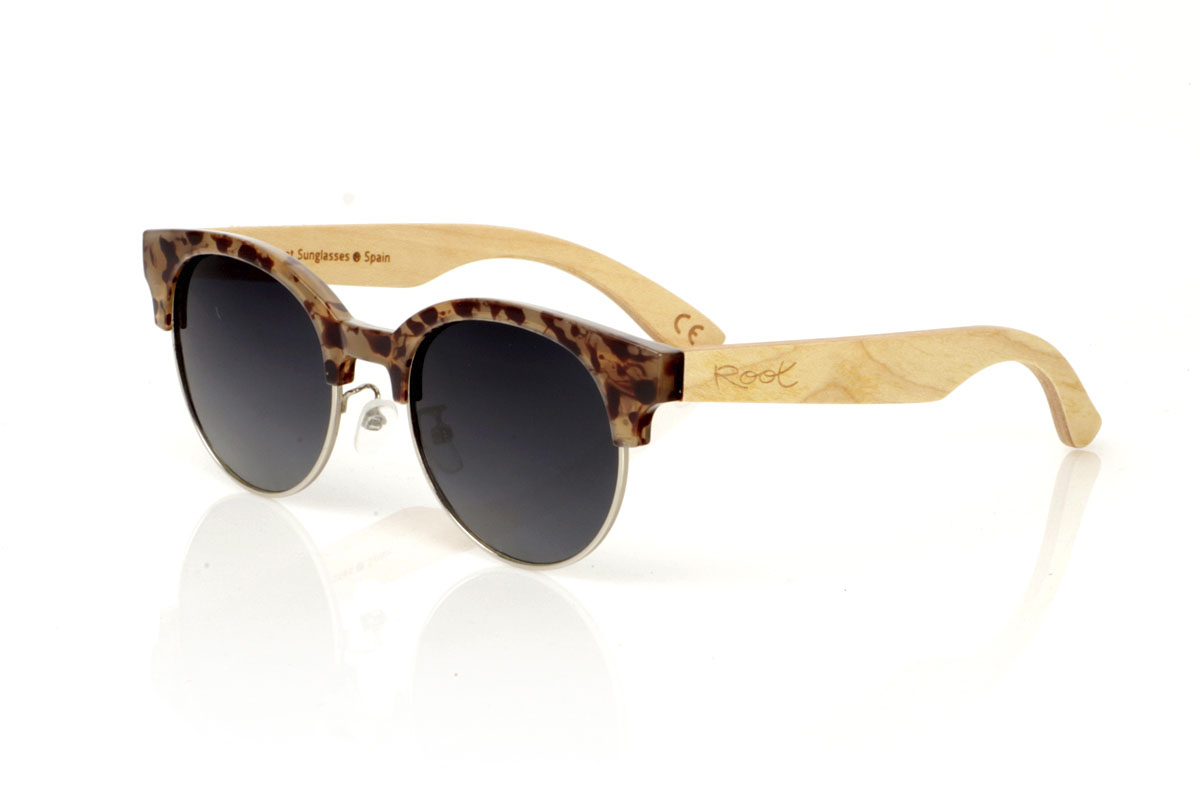 Gafas de Madera Natural de Arce SCARLETT. Gafas de sol SCARLETT, el toque perfecto para cualquier look femenino. Este modelo destaca por su ceja carey en tonos beige claro y marrones, combinada con un aro redondo inferior que enmarca delicadamente el rostro. Cuentan con pads ajustables para un ajuste personalizado, mientras que las varillas de arce natural aportan una suavidad y ligereza excepcionales. Ya sea para un día de trabajo o un evento especial, las SCARLETT añaden un toque de estilo. Con una medida de 144x49 y un calibre de 49, se adaptan maravillosamente a diversas formas de rostro, asegurando siempre un look impecable y una visión clara. Venta al Por Mayor y Detalle | Root Sunglasses® 